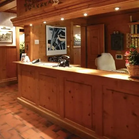 Saanerhof Bed & Breakfast 3*