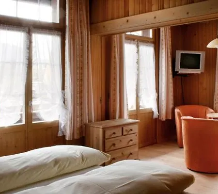 Saanerhof Bed & Breakfast 3*